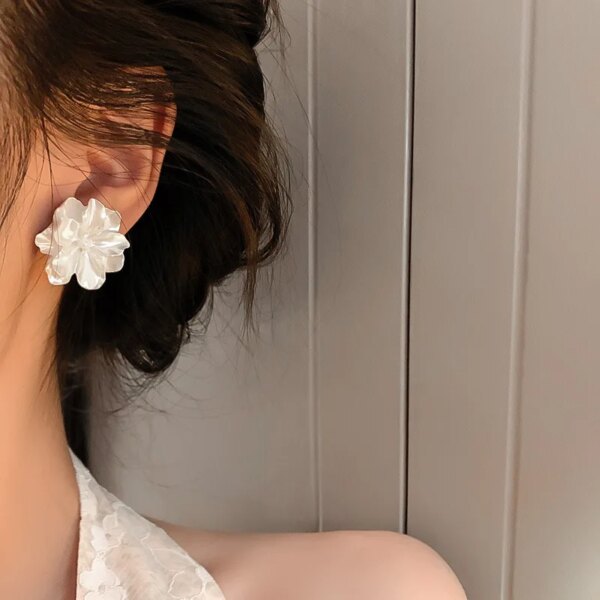 Acrylic White Camellia Flowers Stud Earrings