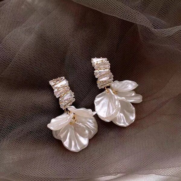 ZAKOL Korean Fashion Imitation Shell Dangle Earrings