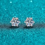 KNOBSPIN Moissanite Øredobber – 18K Hvitt Gullbelagt Sølv, Runde Skrufester, D Farge VVS1