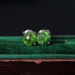 Potiy 2 ct Cubic Zirconia Øredobber – Fireworks Cut, Grønn Solitaire, 925 Sølv