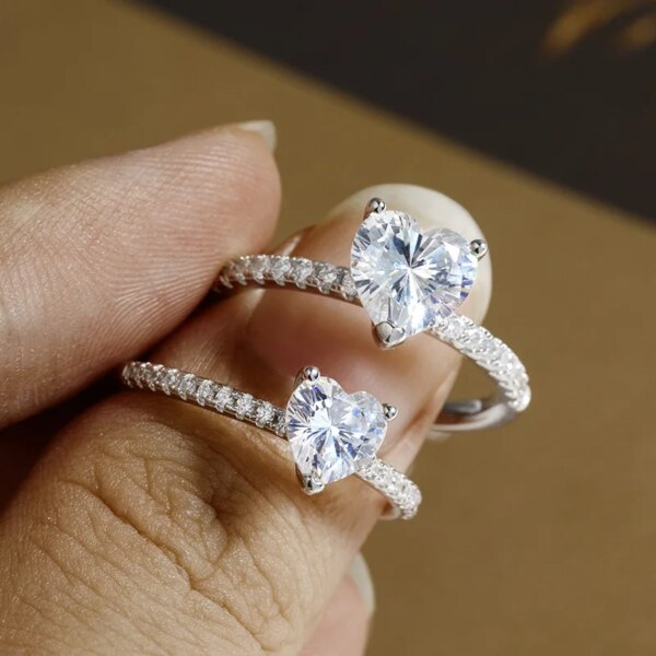 KNOBSPIN Hjerteformet Moissanite Forlovelsesring 1–2 ct, D Farge VVS1, 925 Sølv med 18K Hvitt Gull