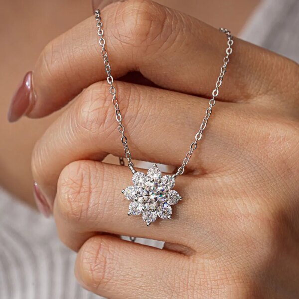KNOBSPIN GRA Moissanite Flower Pendant Necklace – 18K White Gold Plated 925 Silver
