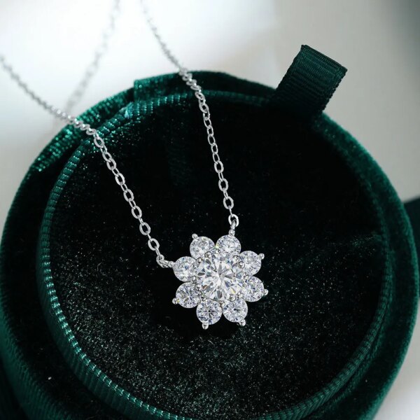 KNOBSPIN GRA Moissanite Flower Pendant Necklace – 18K White Gold Plated 925 Silver