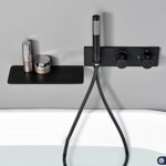 Veggmontert badekarkran i gunmetal med termostat og dobbelt handtak