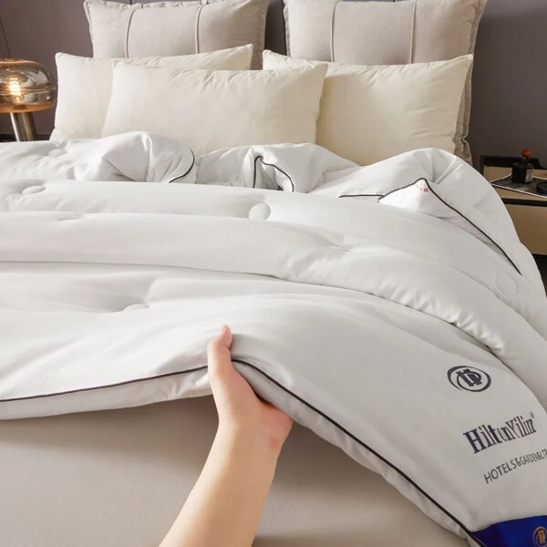 Luxury Hotel Comforter – Soft, Fluffy & All-Season Quilt