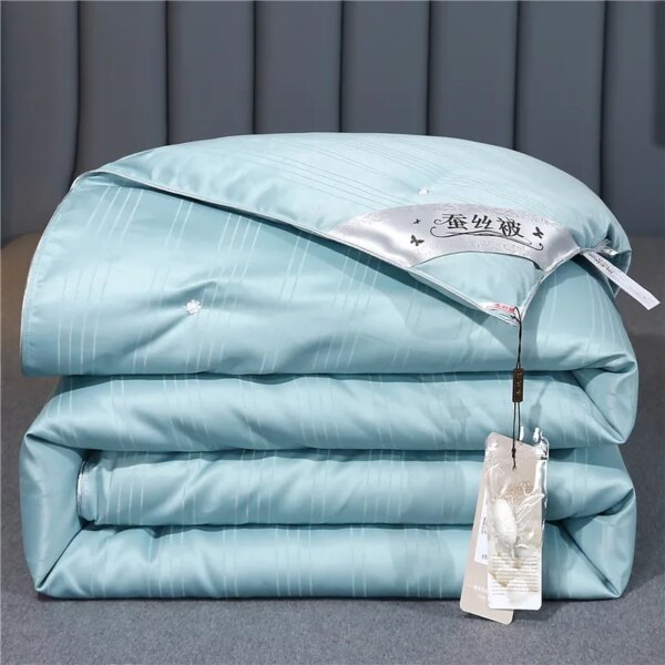 Mulberry Silk Quilt is 100% natural silk filling in all seasons