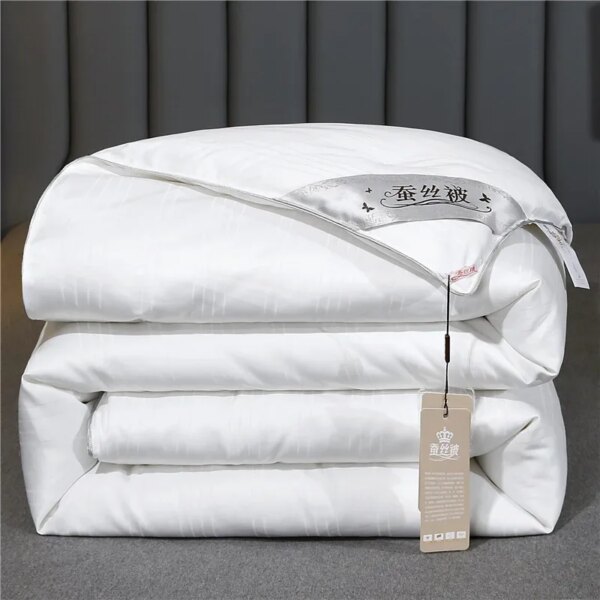 Mulberry Silk Quilt is 100% natural silk filling in all seasons